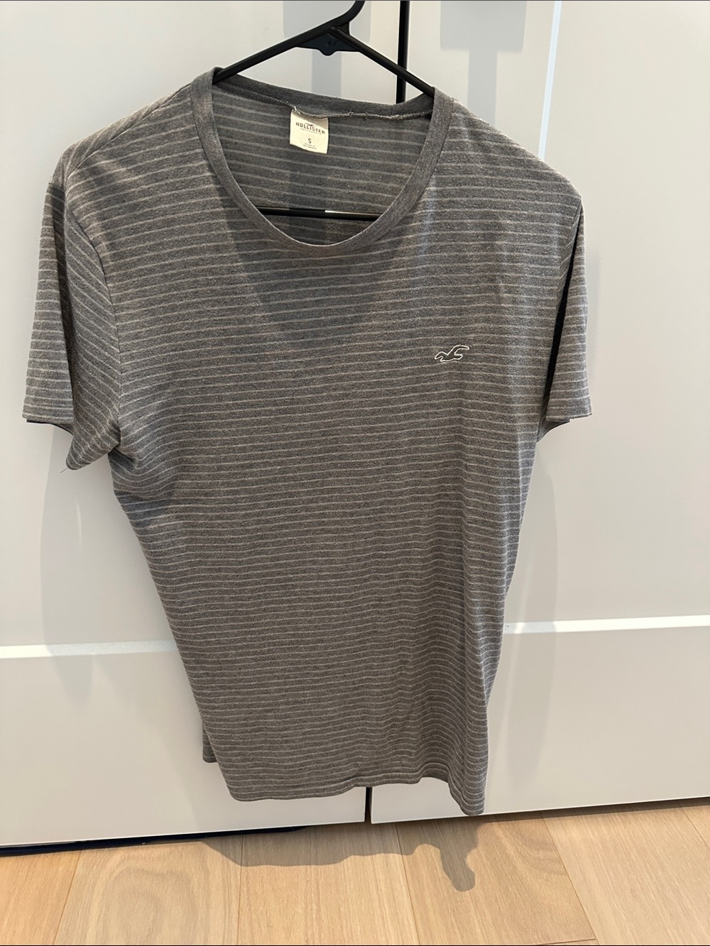 Hollister Men's Gray Striped Crew Tee with Subtle Logo